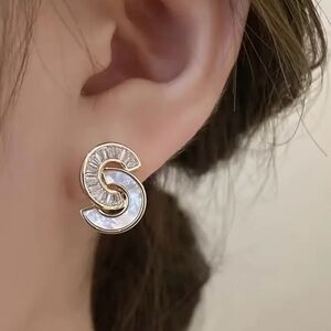 New, Gold and Silver intertwined C’s Earrings